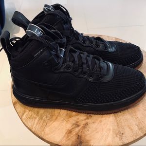 nike duck boots black gum bottom